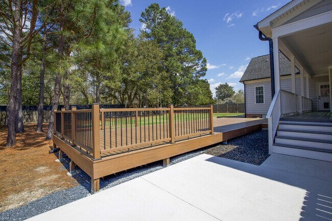 Building Photo - "Spacious and Inviting 2620 sq. ft. Home i...