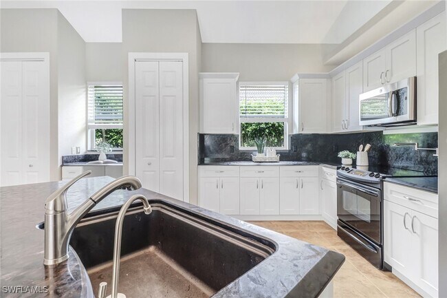 Building Photo - 9754 Wilshire Lakes Blvd