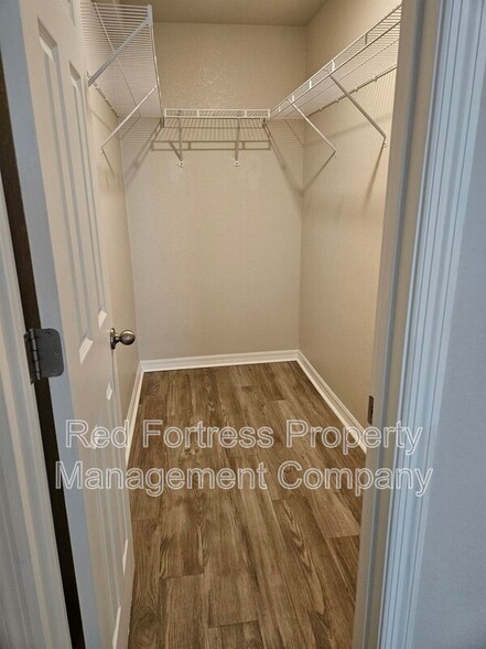 Building Photo - 1957 Laverna Ave