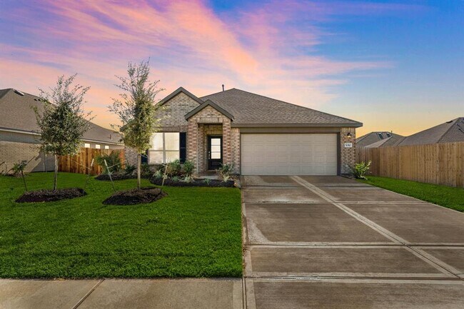 Primary Photo - 5010 Lavaridge Dr