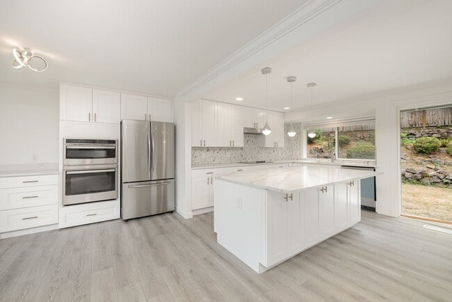 Building Photo - 5 bed 4 bath home in somerset available 9/1
