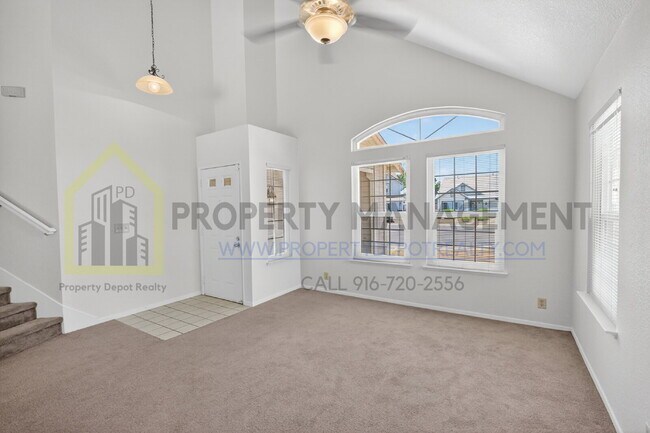 Building Photo - Spacious 3-Bedroom Retreat with 2.5 Baths in Prime Elk Grove Location