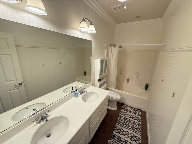 Building Photo - 3-Bedroom Single-Story Home with Smart Features & Remodeled Kitchen in Castaic!