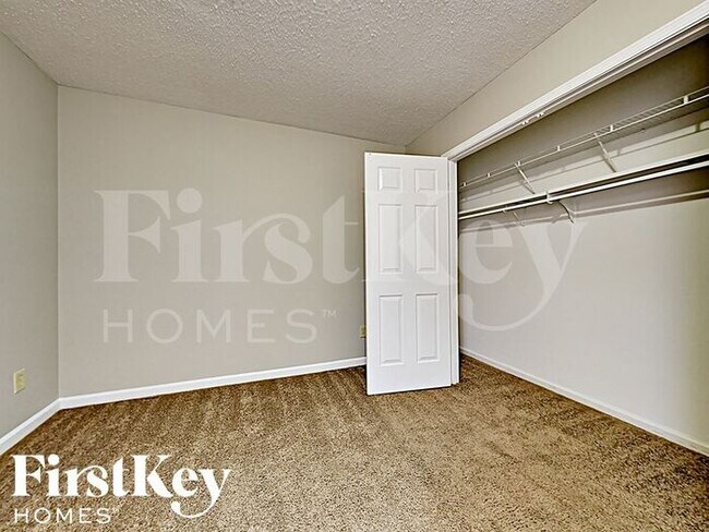 Building Photo - 6773 Rockbrook Dr