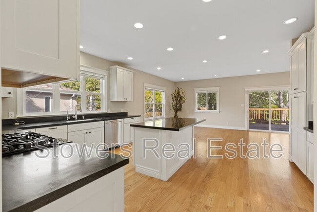 Building Photo - 235 Pleasant View Dr