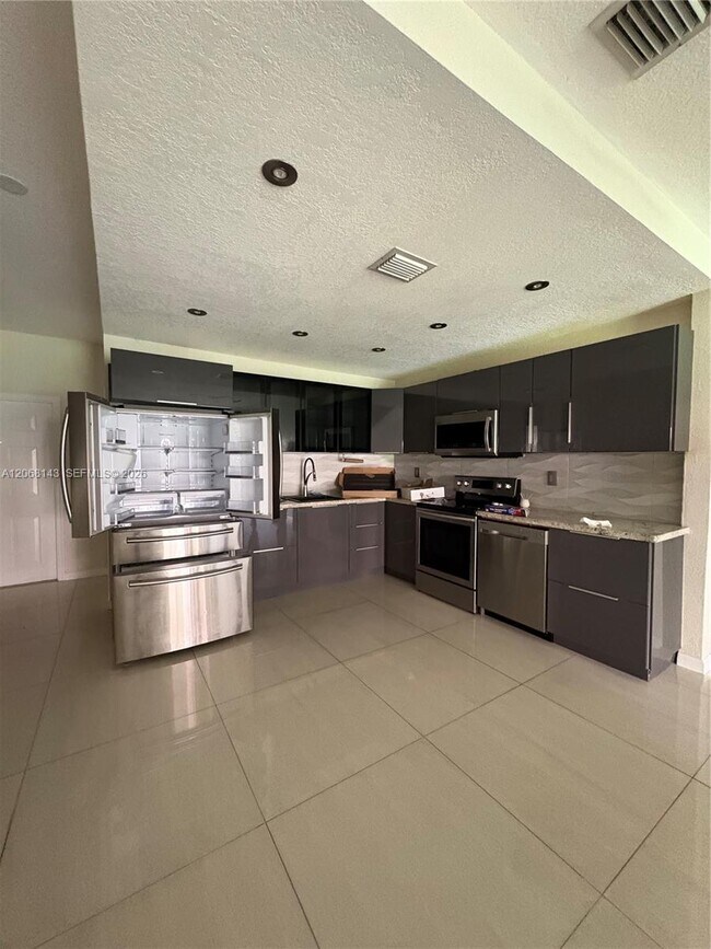 Building Photo - 5725 Tuscany Way