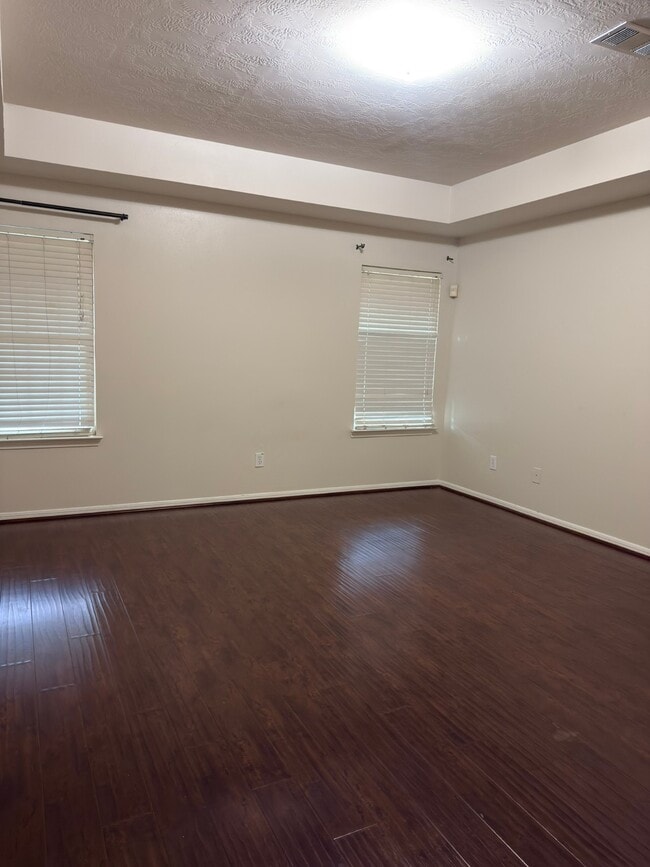 Building Photo - 16147 April Ridge Dr