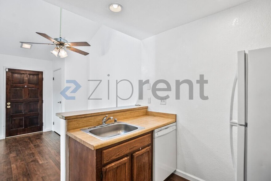 Building Photo - 1544 Bailey Rd