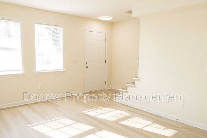 Building Photo - 3627 6th Ave