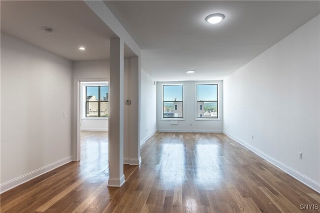 Building Photo - 221 Elizabeth St