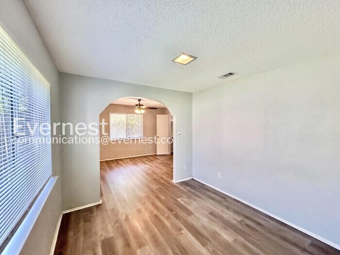 Building Photo - 1505 Hanover Dr