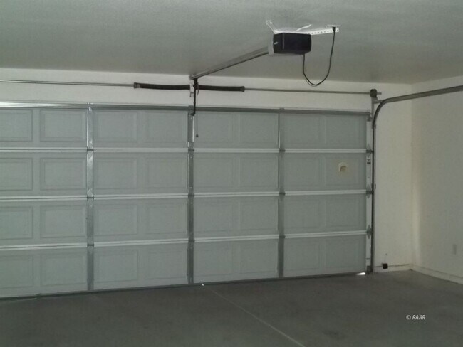 Building Photo - Charming 3 Bed, 2 Bath Rental with Convenient Features - $1,500 Deposit