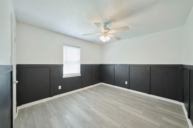Building Photo - 725 River Plantation Dr