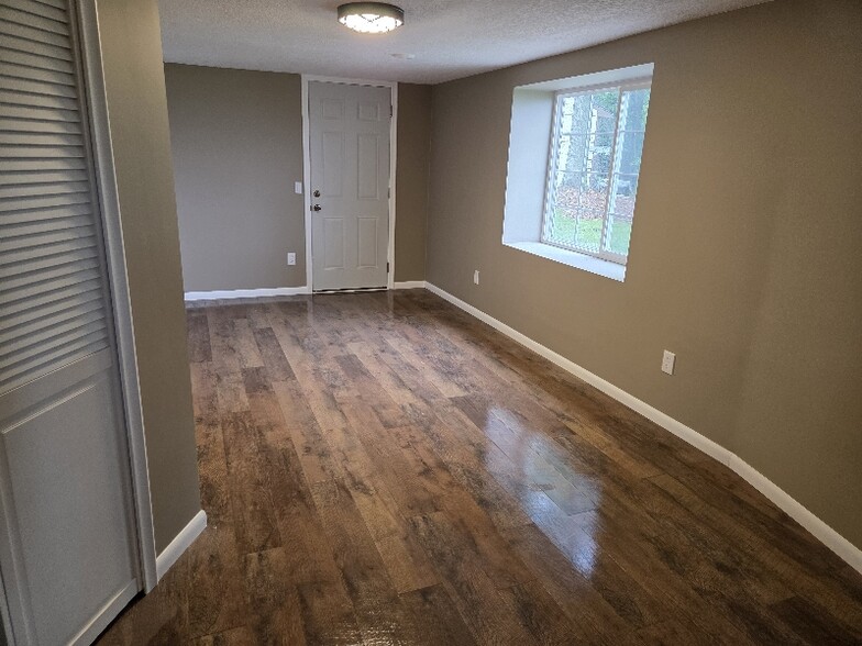 Building Photo - 3311 Interlachen Dr NE