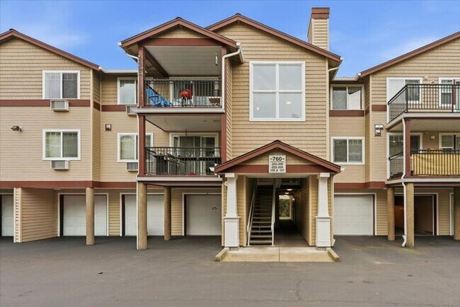 Building Photo - $1,895 • Modern 2BR Condo in Tanasbourne – Garage Included!