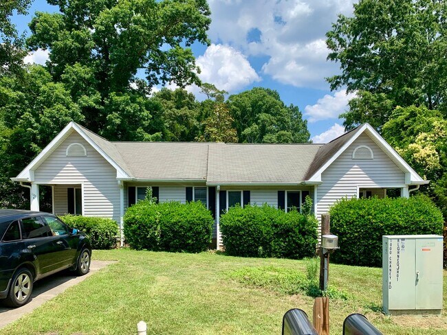 Building Photo - 1005 Chaney Rd