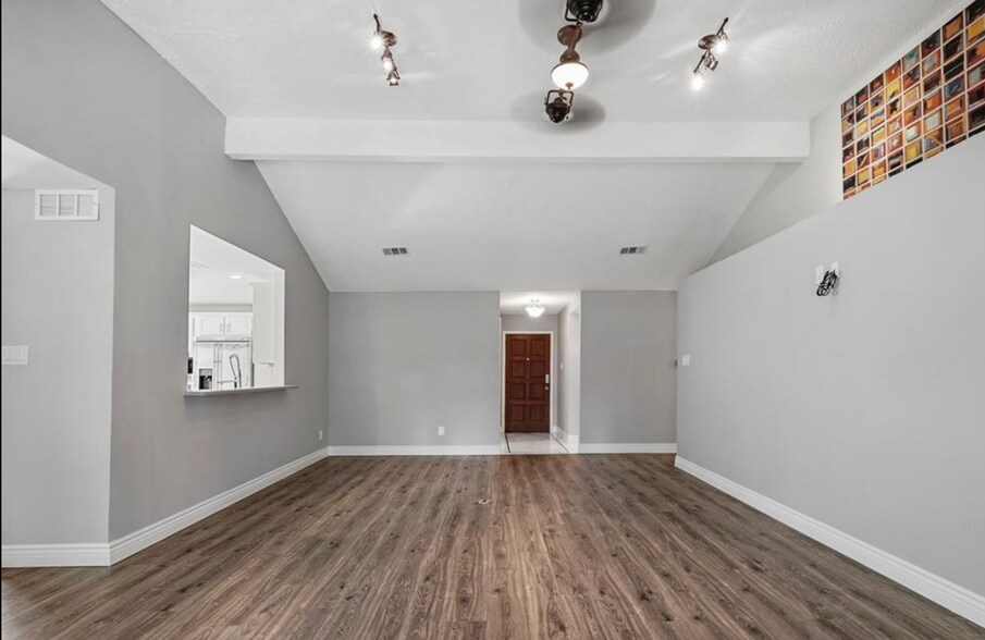 Building Photo - 2622 Gilliom Dr