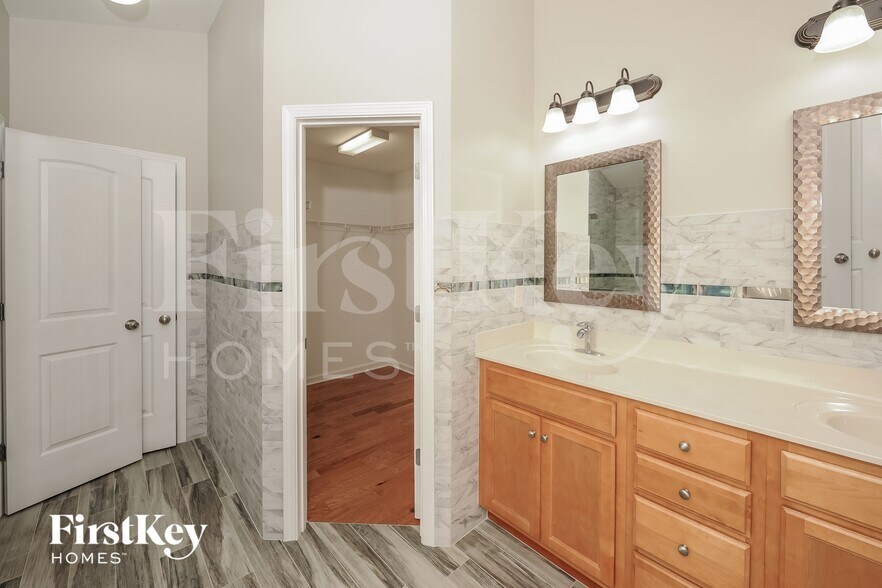 Building Photo - 432 Parkstone Dr