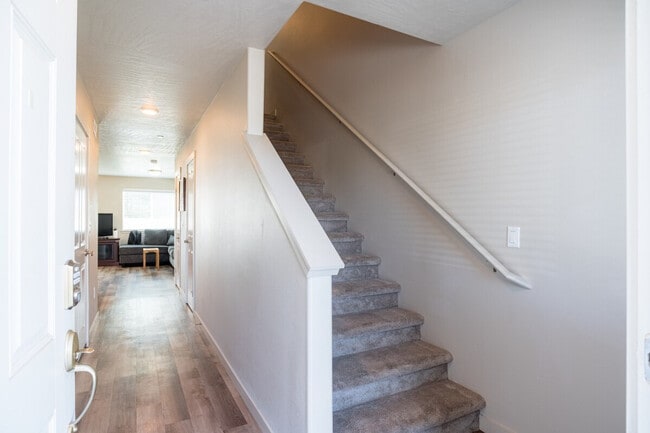 Building Photo - 5706 W 1st Pl