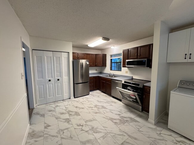Building Photo - Black Mountain - Newly Renovated 3 Bedroom