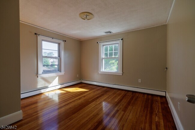 Building Photo - 606 N Washington Ave