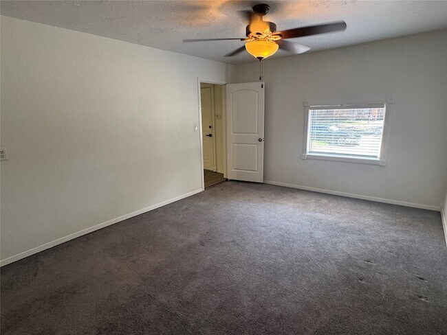 Building Photo - 935 Creager St