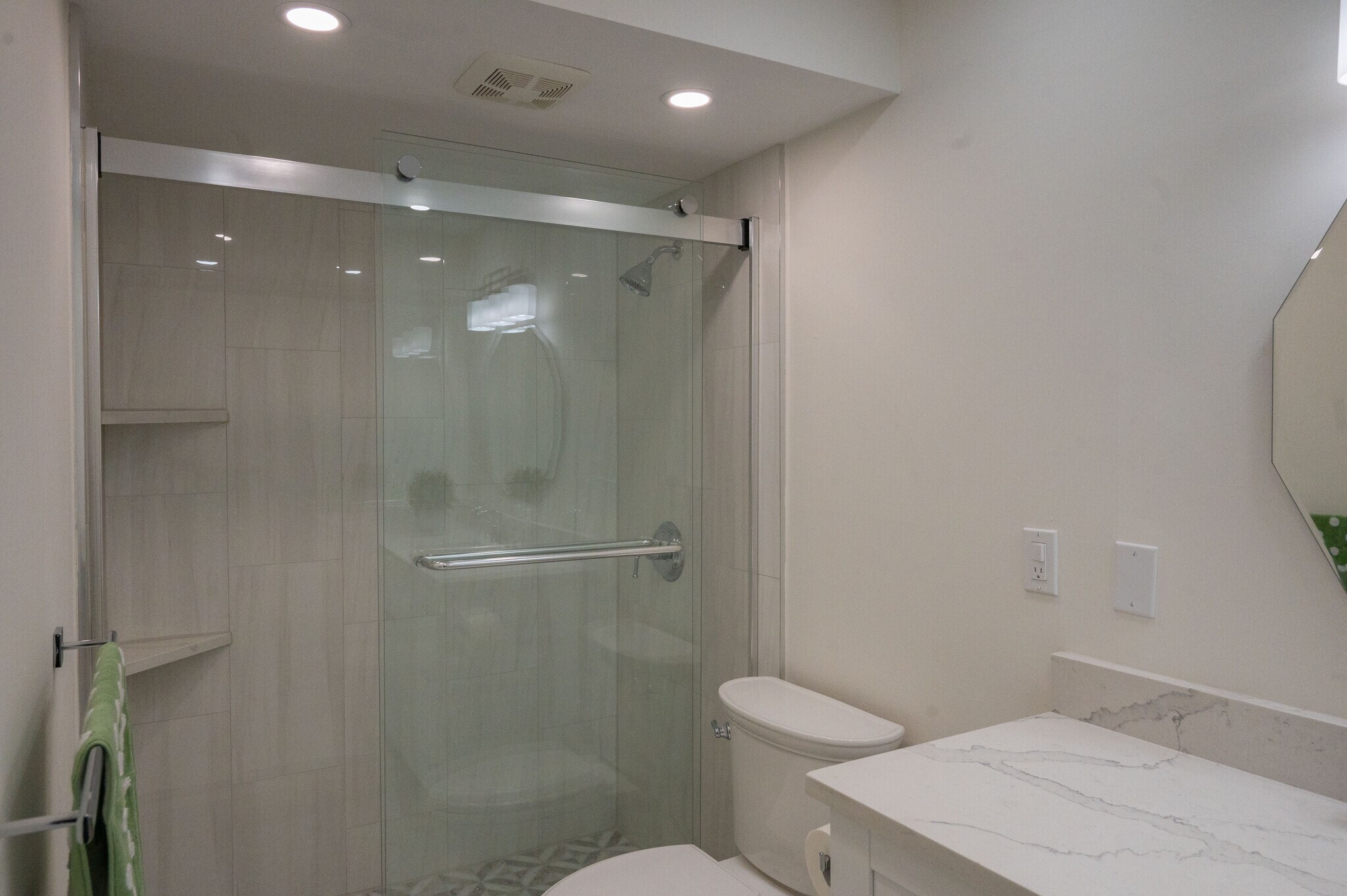 Building Photo - 5 High Point Cir W