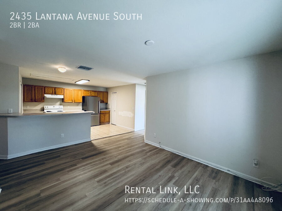 Building Photo - 2435 Lantana Ave S