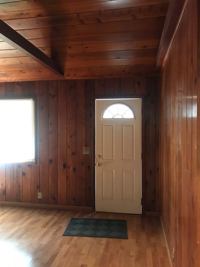 Building Photo - Remodeled Home in Lower Pioneer