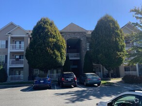 Building Photo - Second Floor Unit in Western Guilford Dist...