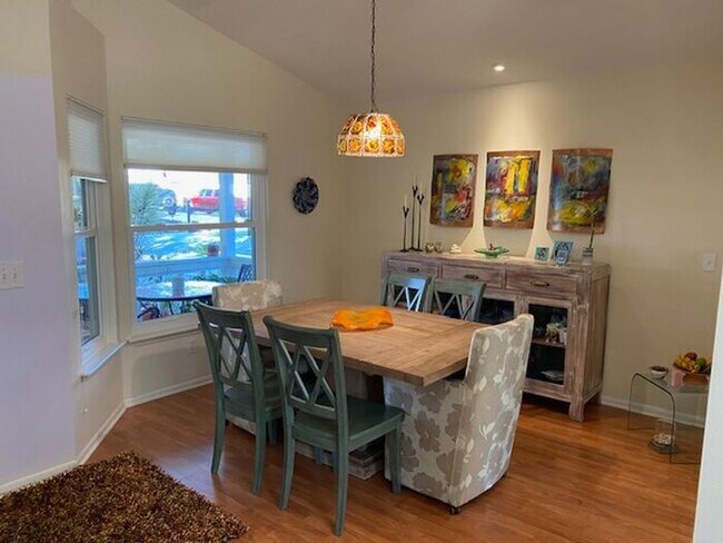 Building Photo - Florida living at its finest with the 2 bedrooms and 2 bathrooms plus a flex room home!