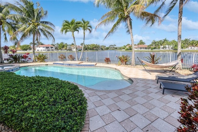 Building Photo - 926 Marina Dr