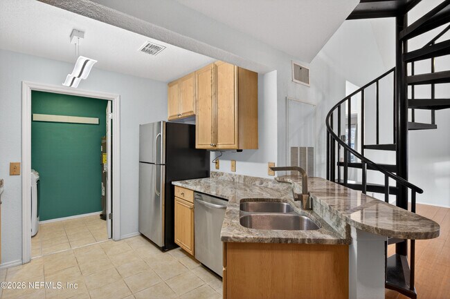 Building Photo - 11 Arbor Club Dr