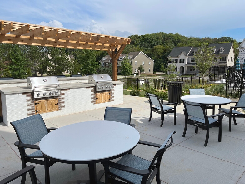 Grilling and Recreation Area 2 - 4000 Shadow Green Dr