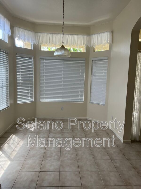 Building Photo - 480 Stern Dr