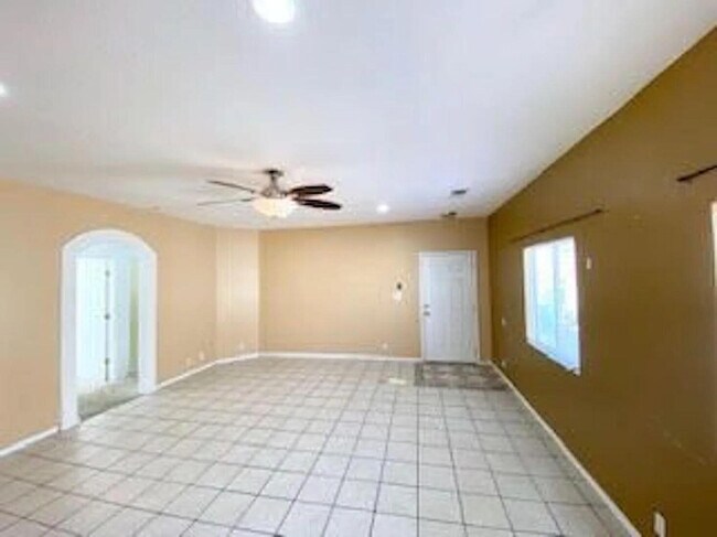 Building Photo - 7176 Husky Dr NE