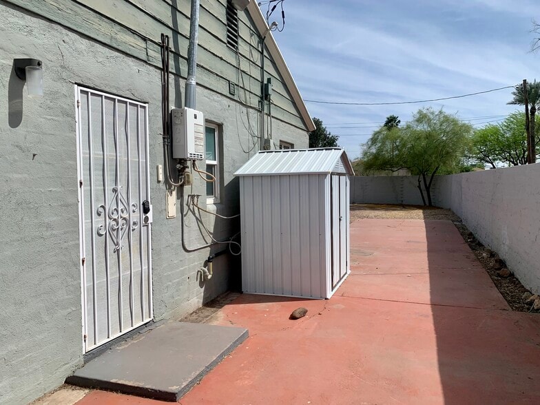 Side Yard - 1637 East Coronado Road