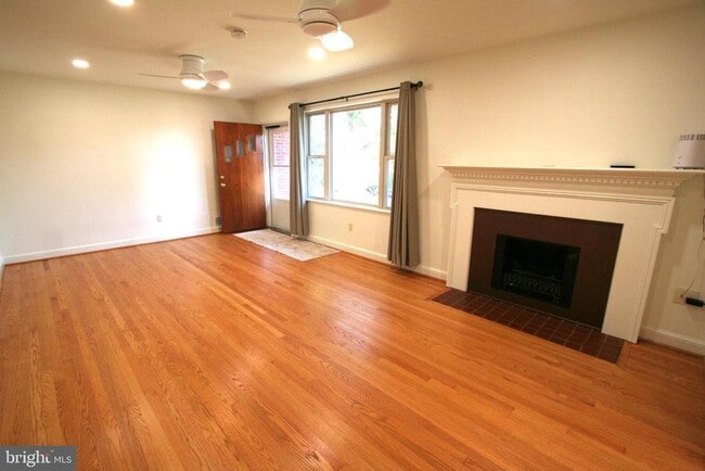 Building Photo - 10104 Towhee Ave