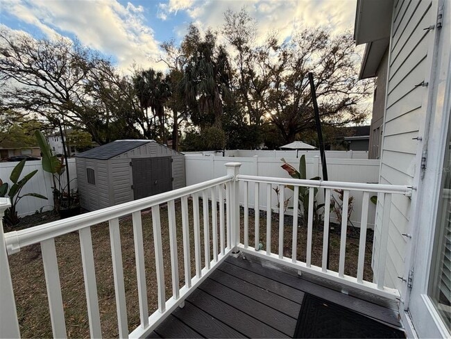 Building Photo - 1736 W Walnut St