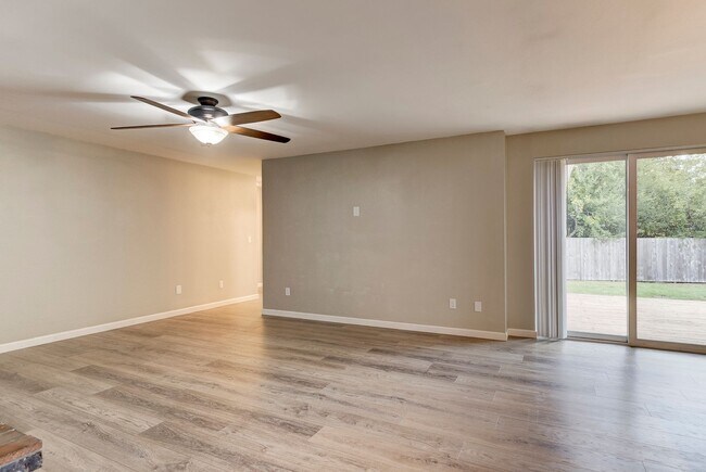 Building Photo - Updated 3 Bedroom, 2 Bath Home with Spacio...
