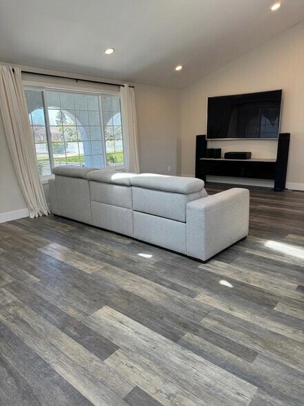 Building Photo - 5868 Lean Way