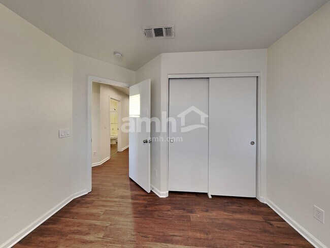 Building Photo - 518 W San Remo St