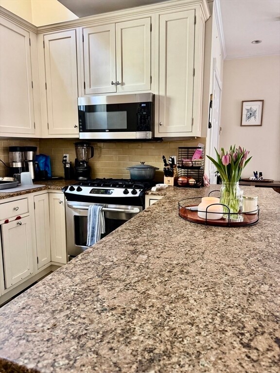 Building Photo - 54 Chestnut St