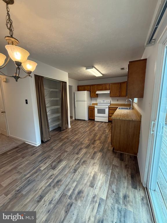 Building Photo - 402 Shaw Ct