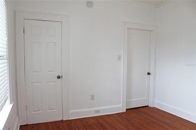 Building Photo - 1718 E Elm Rd