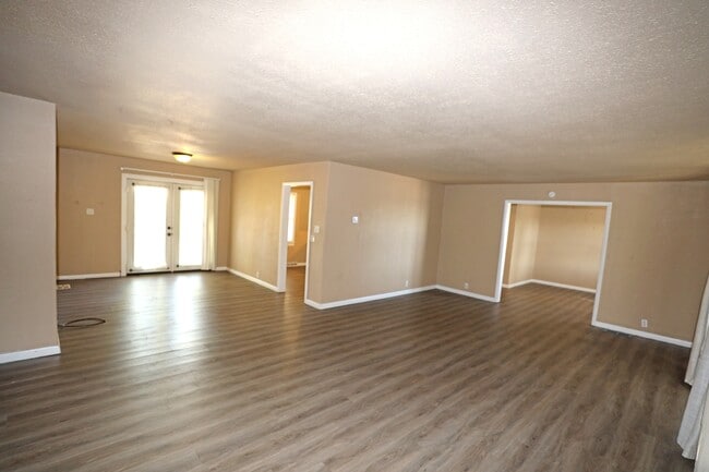 Building Photo - 8364 US-69