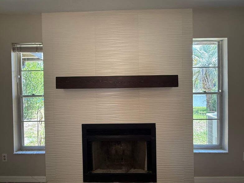 Building Photo - 160 Clear Lake Cir