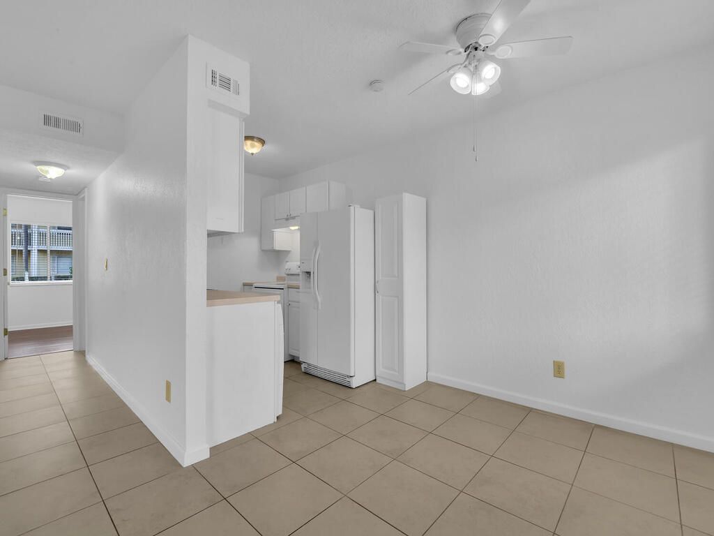 Building Photo - 4617 Bayshore Dr