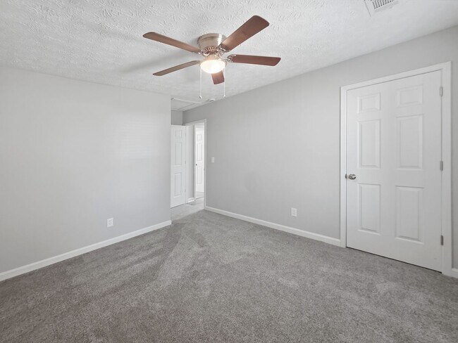 Building Photo - Charming Updated Ranch on Cul-de-Sac with Designer Finishes in Prime Kennesaw Location