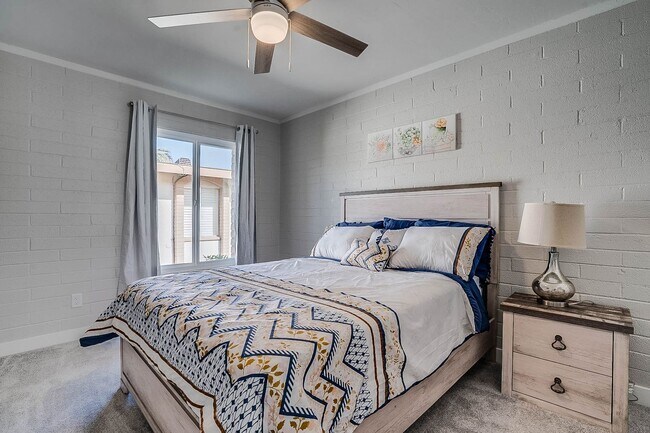 Building Photo - Prime Location - 2-bedroom, 1.5-bath townhome in Central Scottsdale!